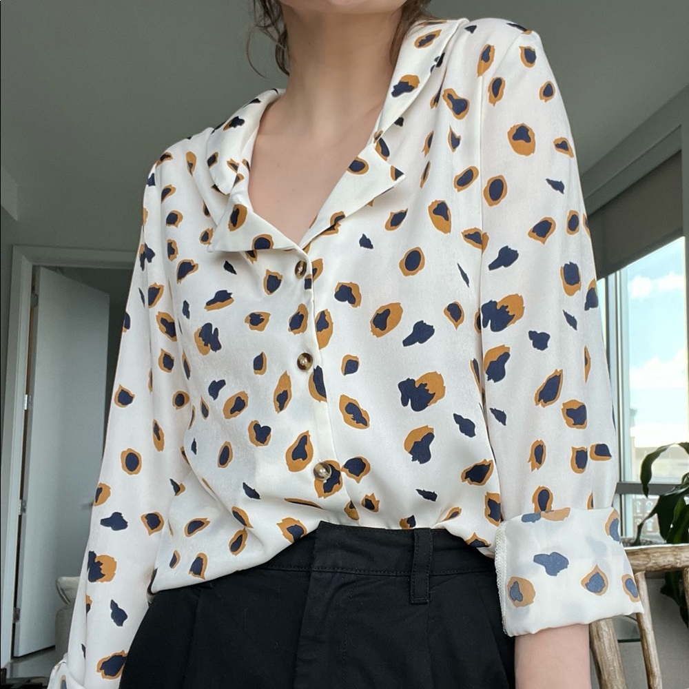 Print Signature Blouse - Picture 2 of 4
